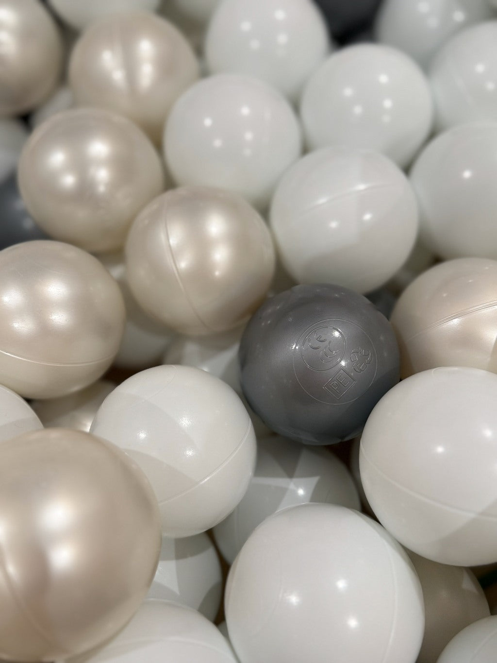 Oversized Ball Pit with 400 BPA-Free Balls