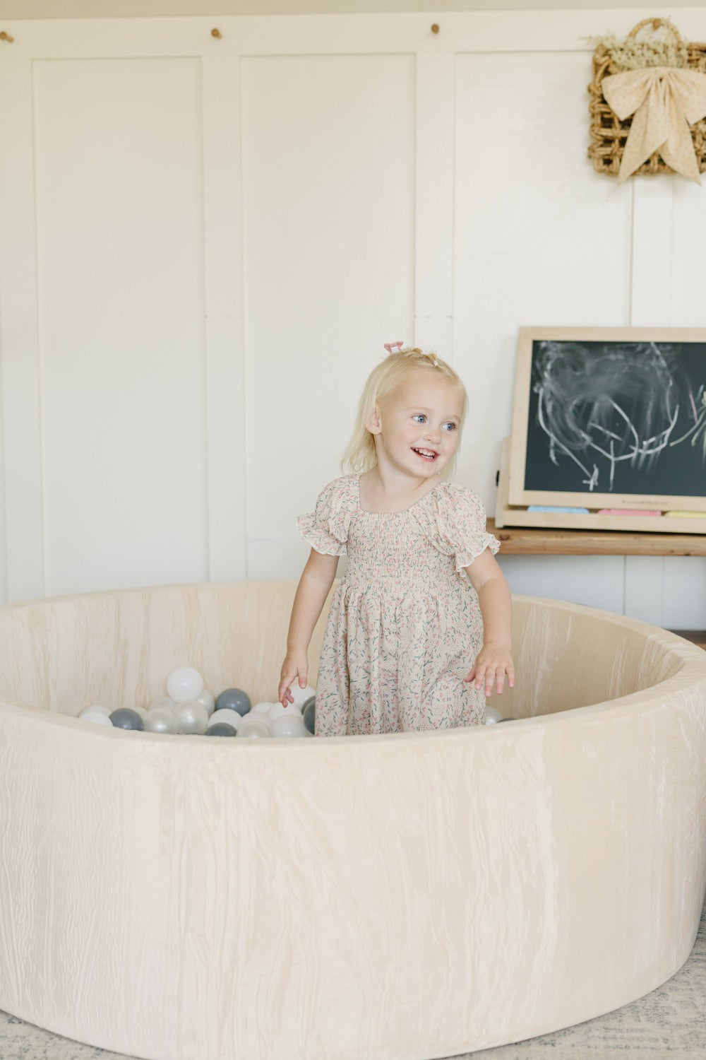 Oversized Ball Pit with 400 BPA-Free Balls