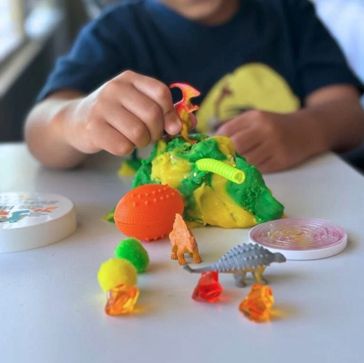 Dinosaur Magical Play Dough Jar (Super Size / 16 oz)