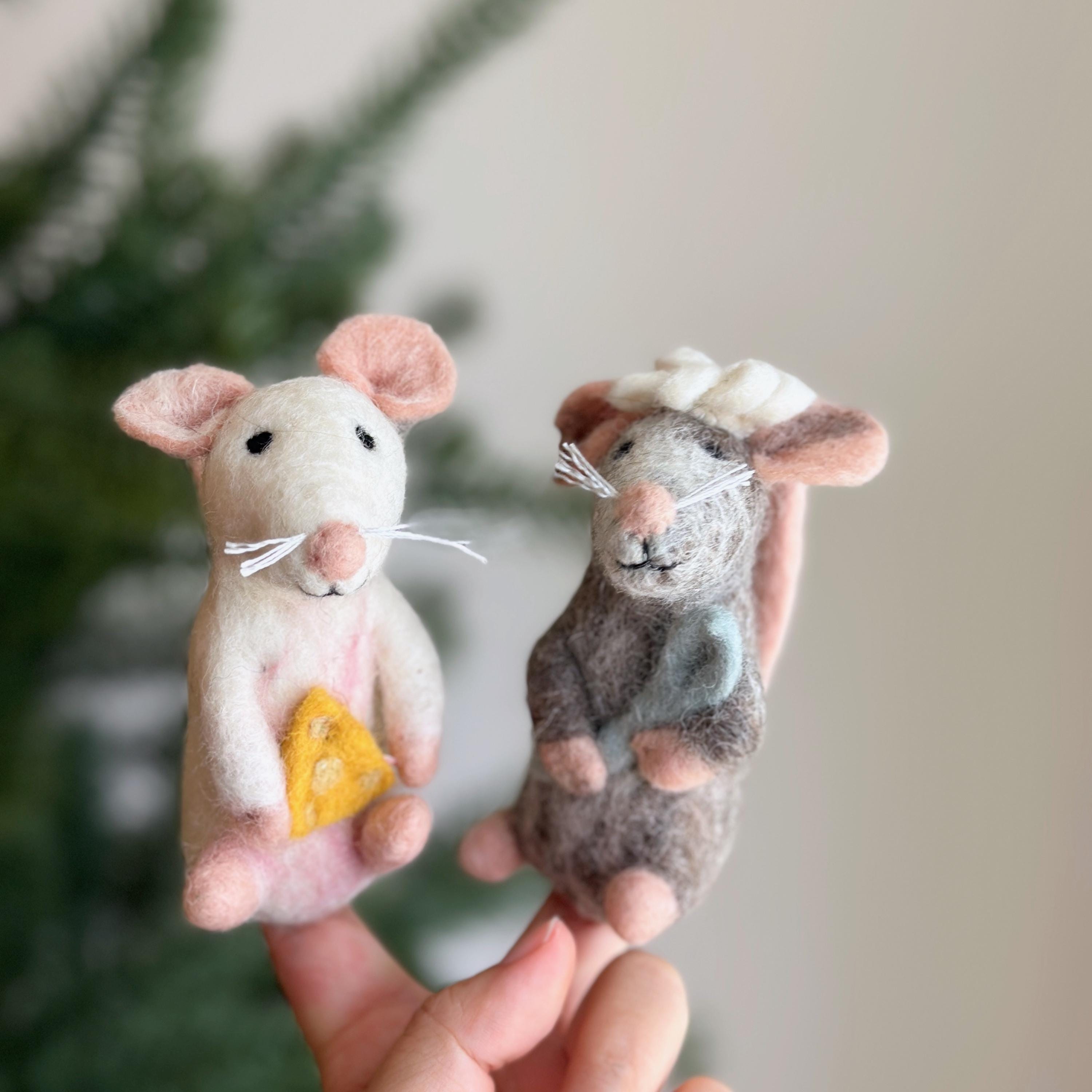 Mouse Holding Cheese Finger Puppet – Lindquist Lane
