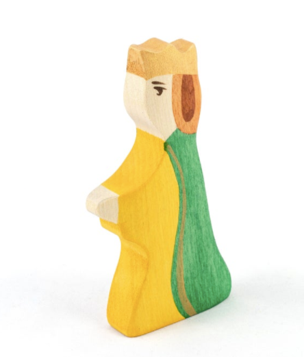 Wooden King and Queen figurines